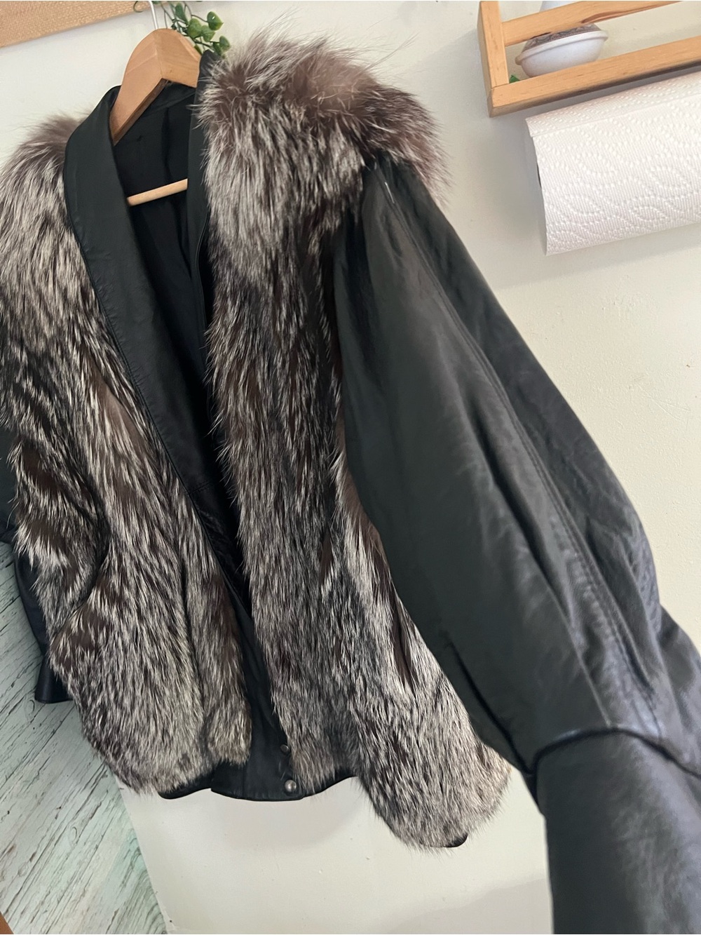 Saga Fox Fur Coat Vintage/ Leather Sleeves/ Canada/ Clean/ Like New - Picture 7 of 14